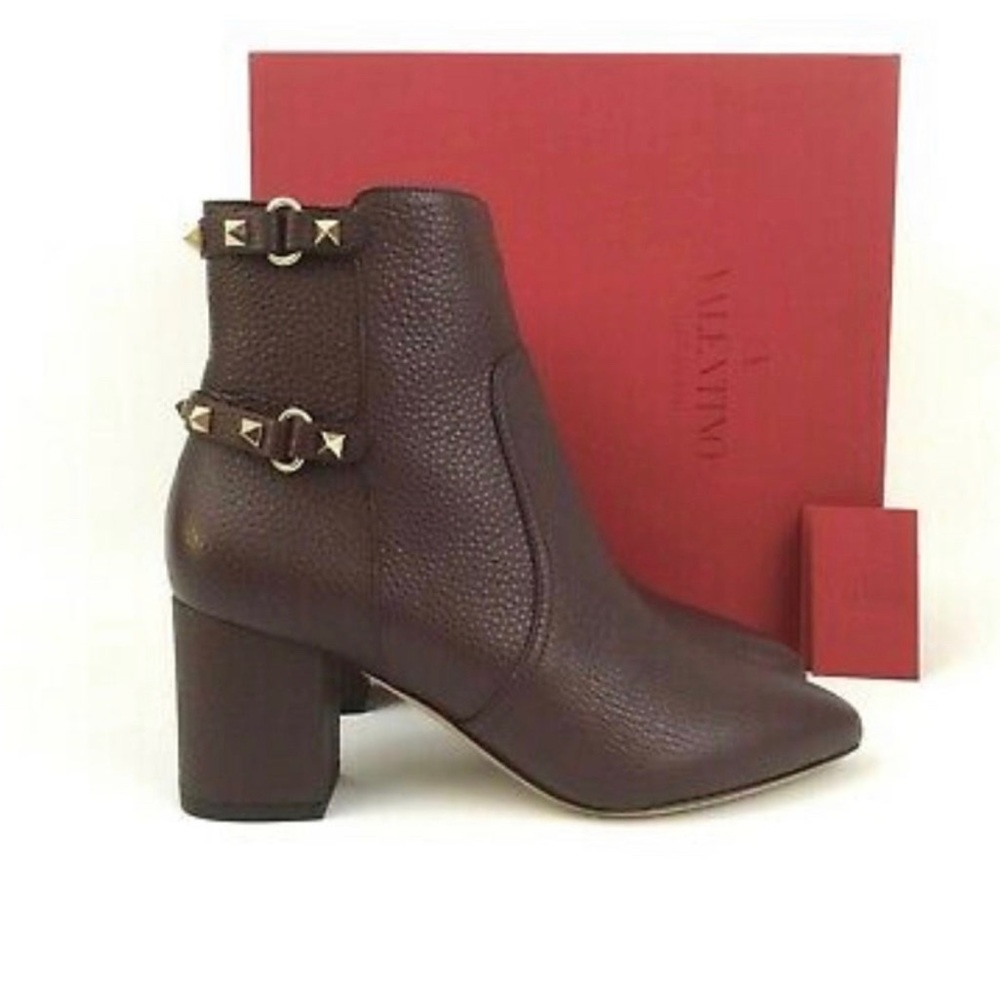 Gorgeous Valentino Garavani size 39 - Rubin color rockstud booties